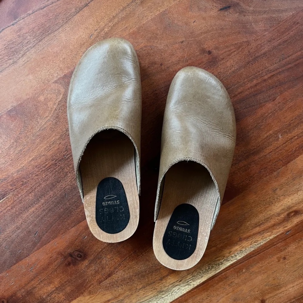 Kit + Clogs 'Flex Base Klassisk Clog' In Flax - image 1